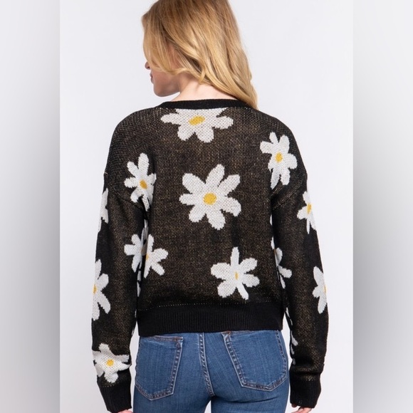 Women’s Black Dark Floral Sweater Jacquard Light Cropped Crewneck S, M, L NWT - Picture 2 of 4